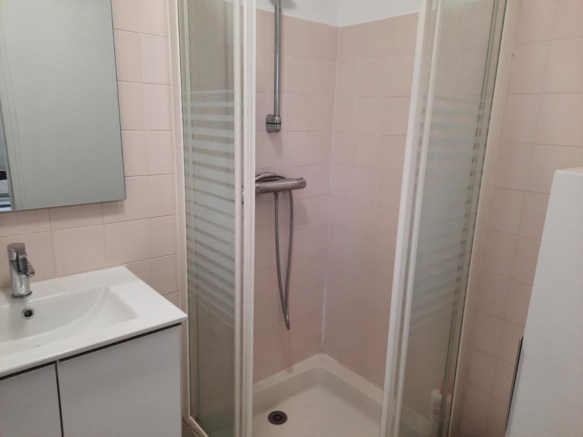 La Poterie - Appartement Avec Balcon Et Parking Prive Quimper Eksteriør bilde